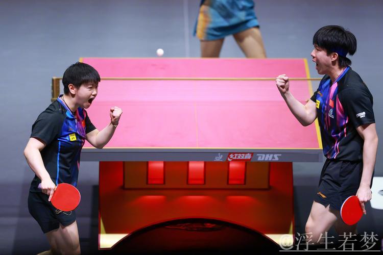 世乒联总决赛混双半决赛：王楚钦孙颖莎力拼日本组合