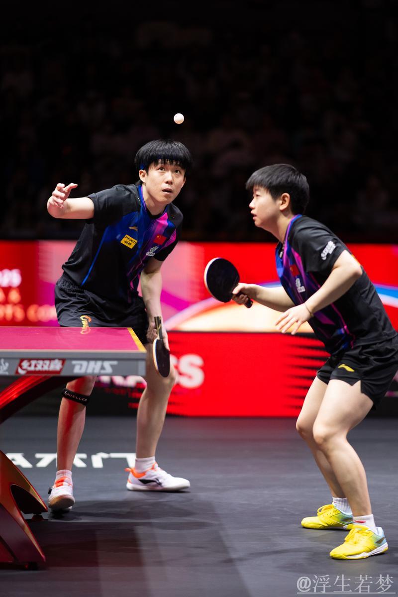 世乒联总决赛混双半决赛：王楚钦孙颖莎力拼日本组合